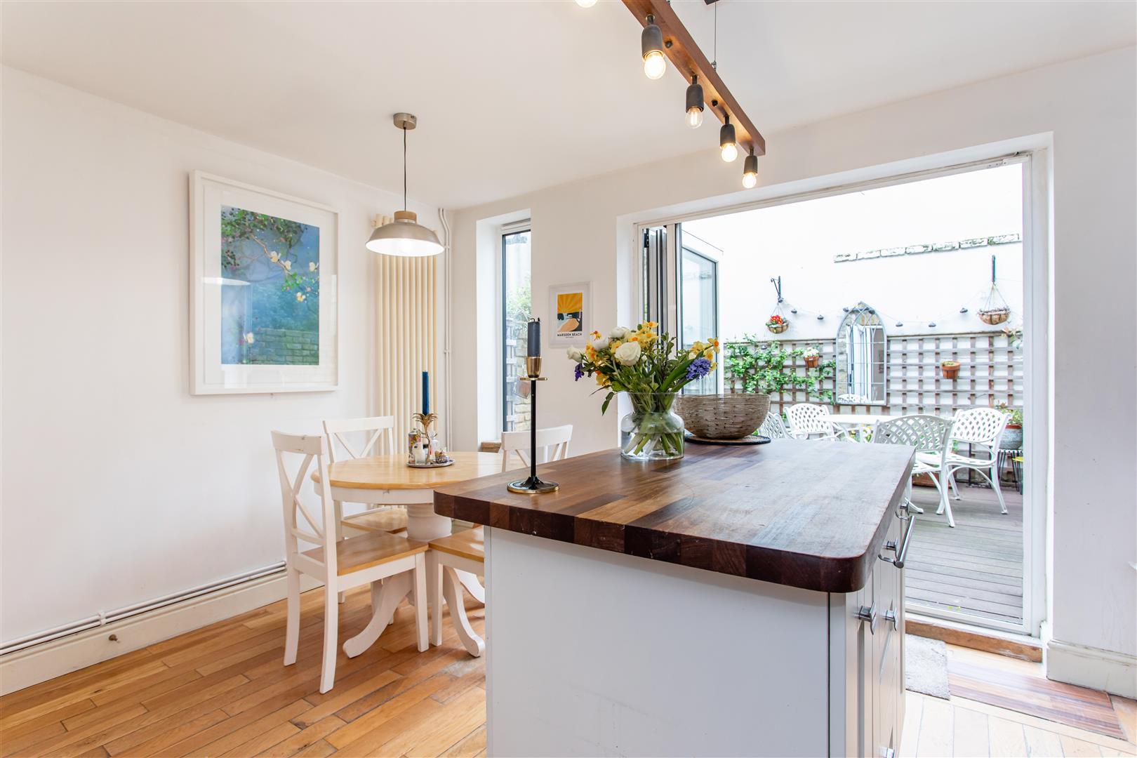 3 bed property in Tredegar Mews, Mile End